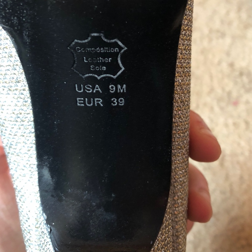 Silver heels - Picture 3 of 3